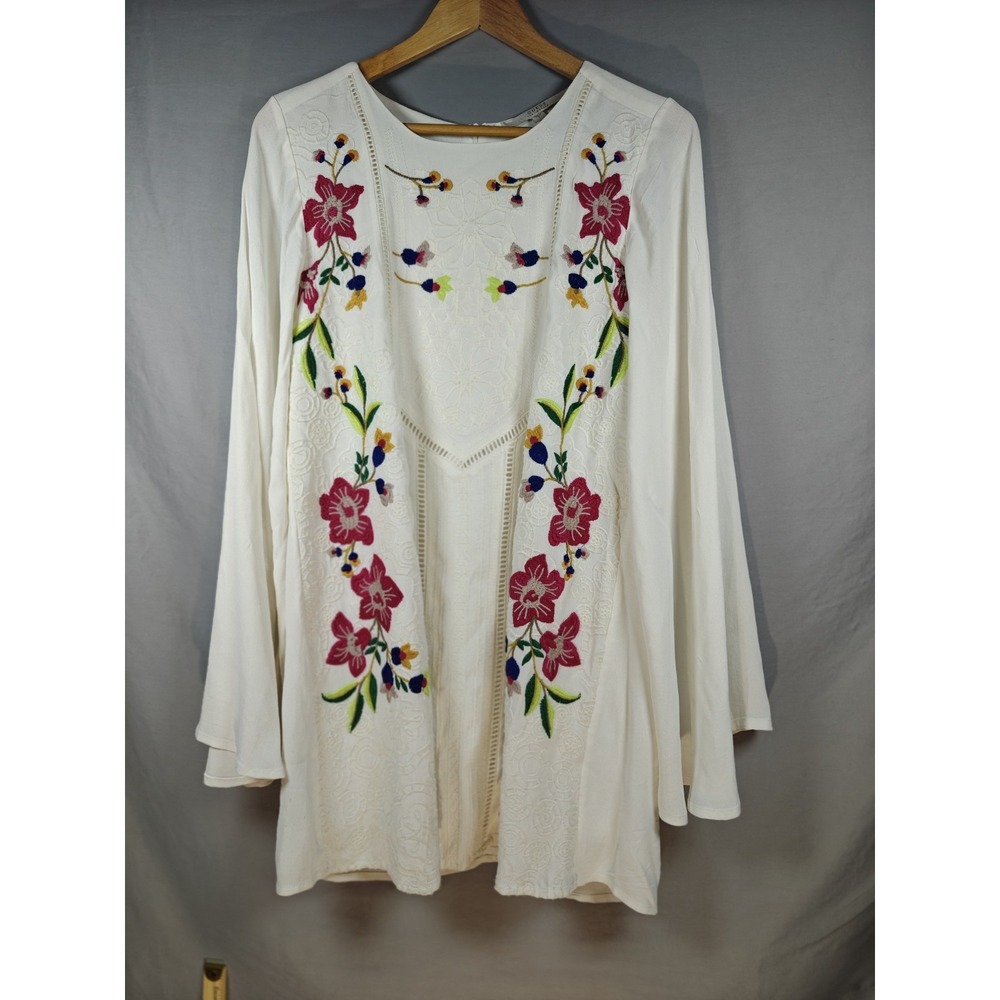GUESS Floral Embroidered Cape Sleeve Tunic Dress White Womens 4 Read